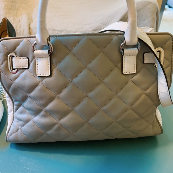 BEAUTIFUL Michael Kors Satchel - Picture 3 of 6